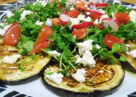 Gegrillte Aubergine mit Kresse