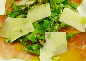 Bresaola mit Löwenzahn