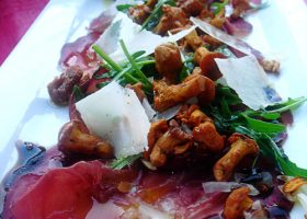 Bresaola mit Pfifferlingen