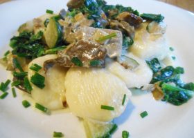 Gnocchi mit Austernpilze, Zucchini und Spinat