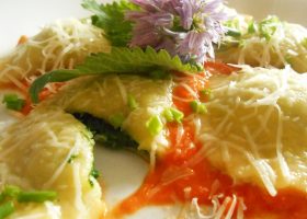 Kartoffelteigtaschen mit Brennnessel gefüllt