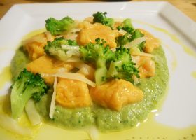 Kürbisgnocchi auf Brokkolicreme