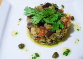 Melanzane mit Tomaten und Zitronen-Thymianmarinade