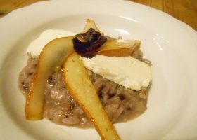 Radicchiorisotto mit Brie und karamellisierter Birne