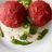 Rote-Beete-Knödel auf Meerettichcreme und Feldsalatpesto