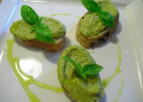 Bruschetta mit Zucchinicreme