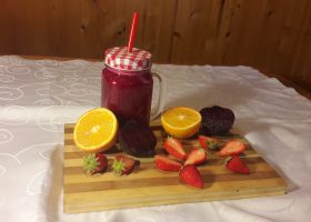 Rote-Beete-Smoothie mit Erdbeere