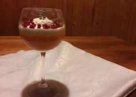 Kaki mit Sahne