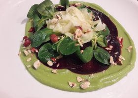 Rote Beete -Salat mit Avocadocreme
