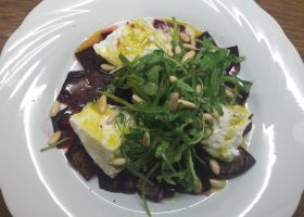 Rote Beete mit Büffelmozzarella
