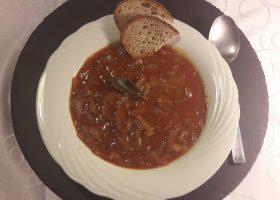 Rote Zwiebelsuppe