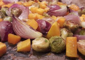 Rosenkohl-Kürbisgemüse aus dem Ofen