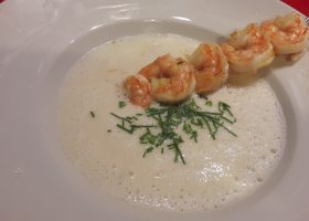 Spargelsuppe mit Garnelen