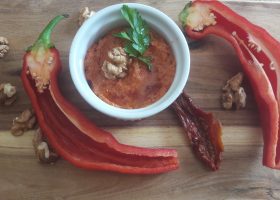 Paprika-Aufstrich mit Walnüsse
